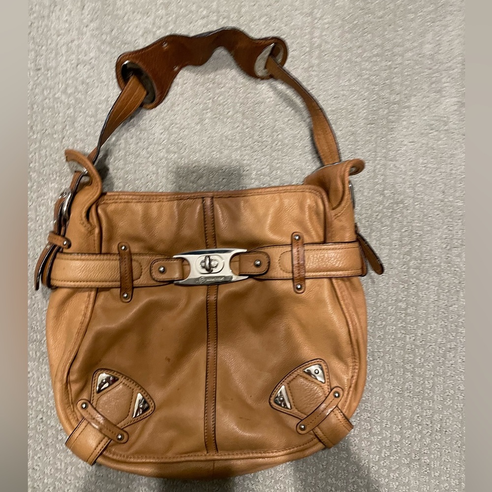 B. Makowsky tan leather purse